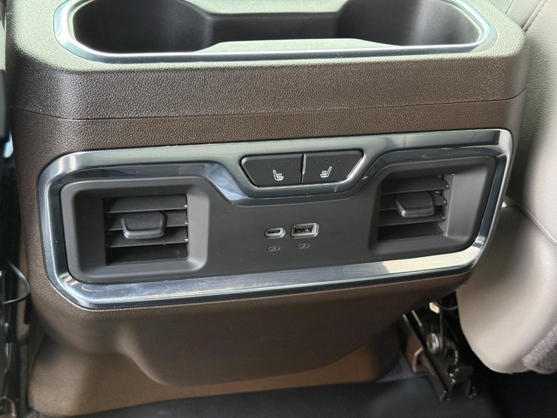 GMC Sierra 1500 Vehicle Full-screen Gallery Image 11