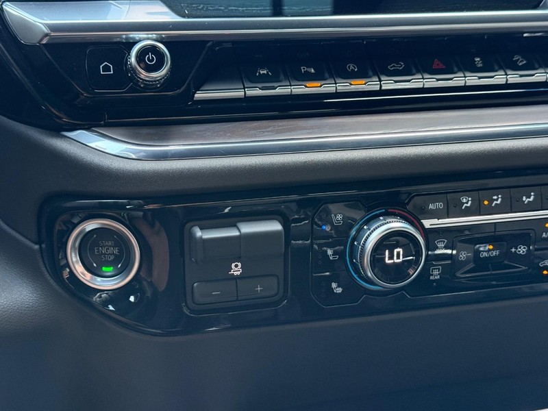 GMC Sierra 1500 Vehicle Full-screen Gallery Image 18
