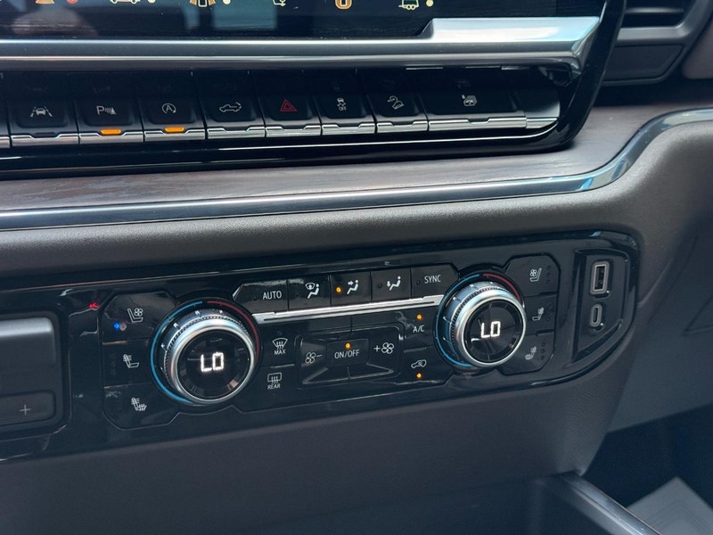 GMC Sierra 1500 Vehicle Full-screen Gallery Image 19
