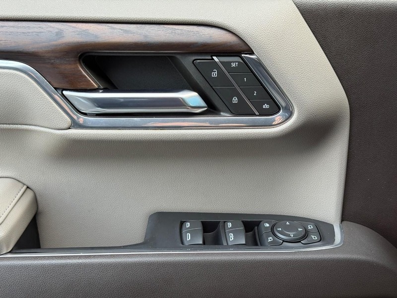 GMC Sierra 1500 Vehicle Full-screen Gallery Image 24