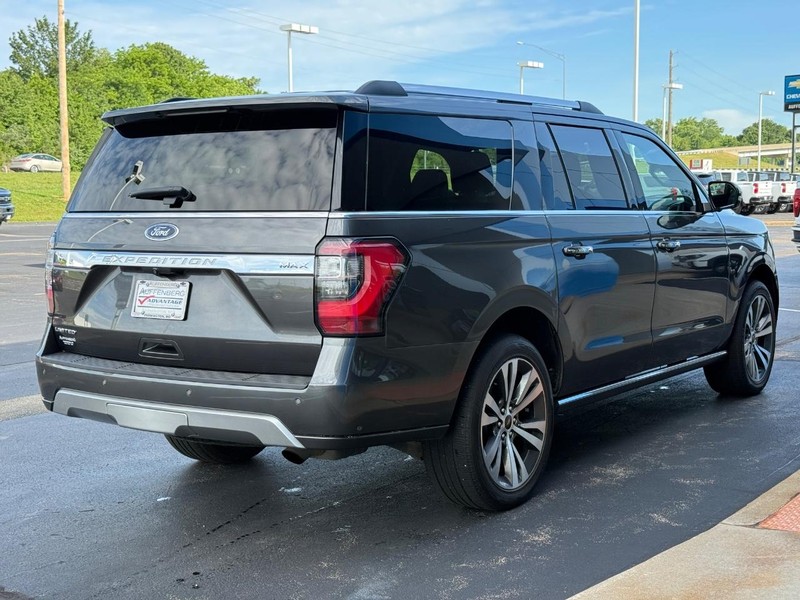 Ford Expedition Max Vehicle Full-screen Gallery Image 05