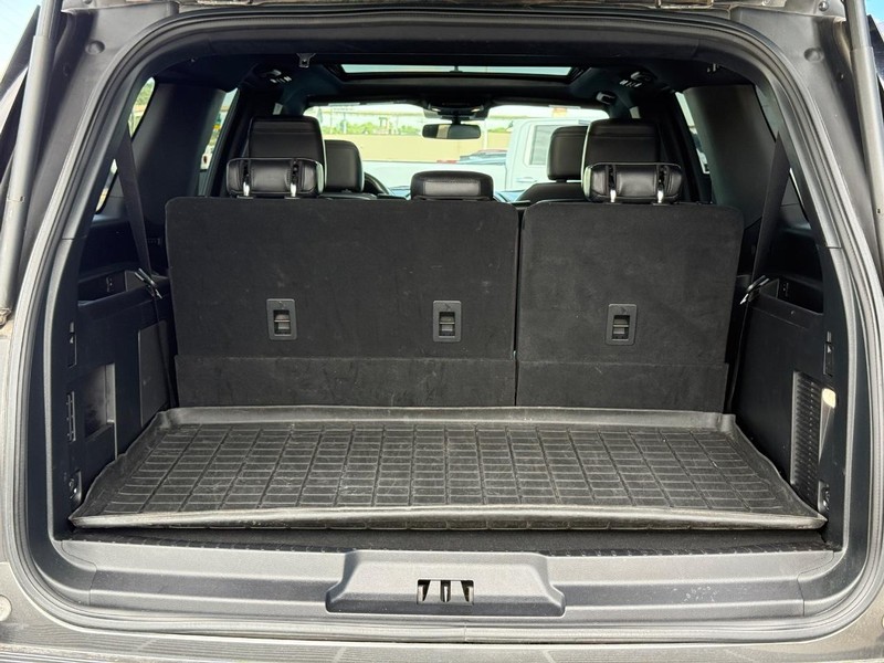 Ford Expedition Max Vehicle Full-screen Gallery Image 06