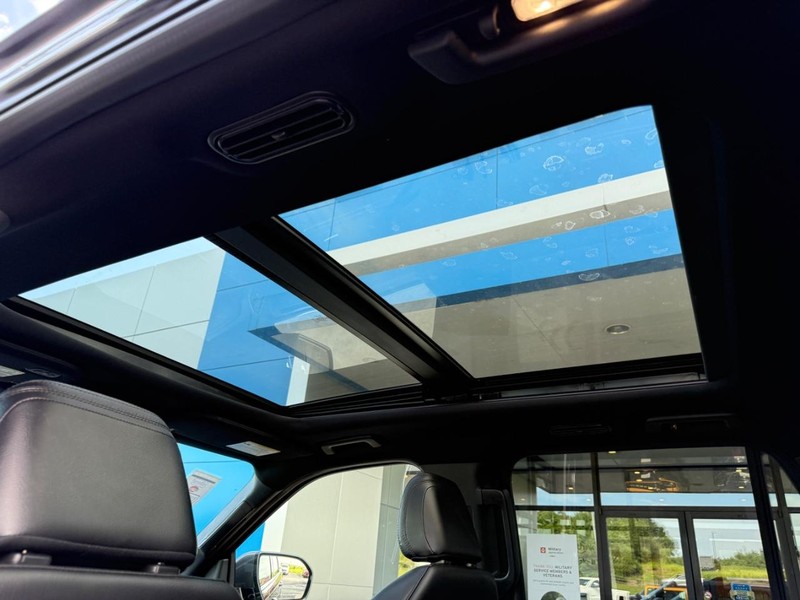 Ford Expedition Max Vehicle Full-screen Gallery Image 12