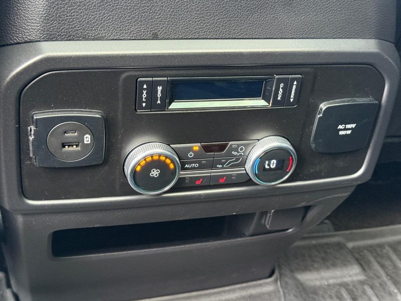 Ford Expedition Max Vehicle Full-screen Gallery Image 13