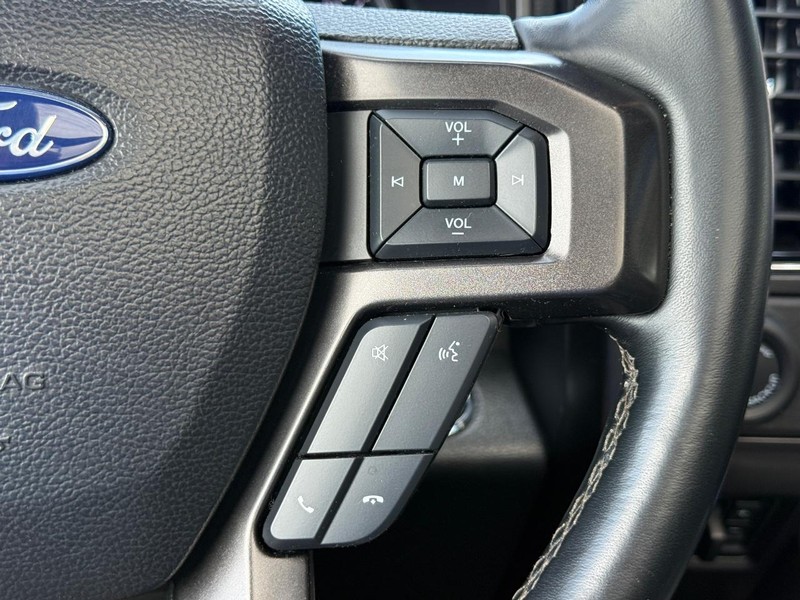 Ford Expedition Max Vehicle Full-screen Gallery Image 17