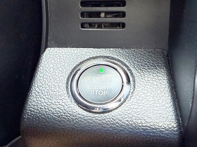 Ford Expedition Max Vehicle Full-screen Gallery Image 18