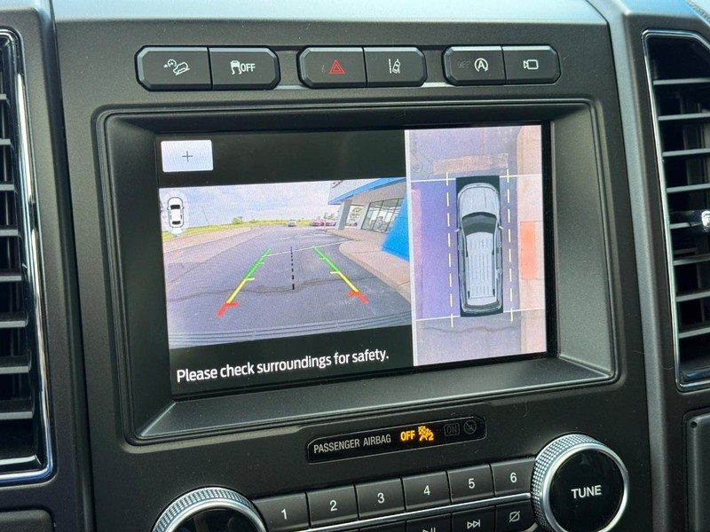Ford Expedition Max Vehicle Full-screen Gallery Image 21