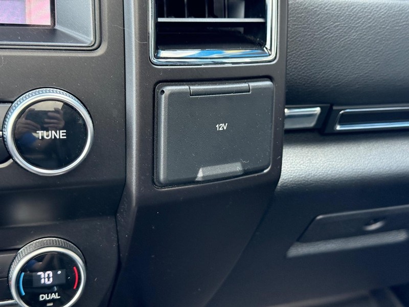 Ford Expedition Max Vehicle Full-screen Gallery Image 23