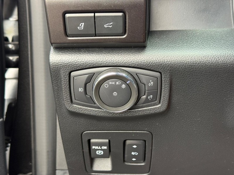 Ford Expedition Max Vehicle Full-screen Gallery Image 27
