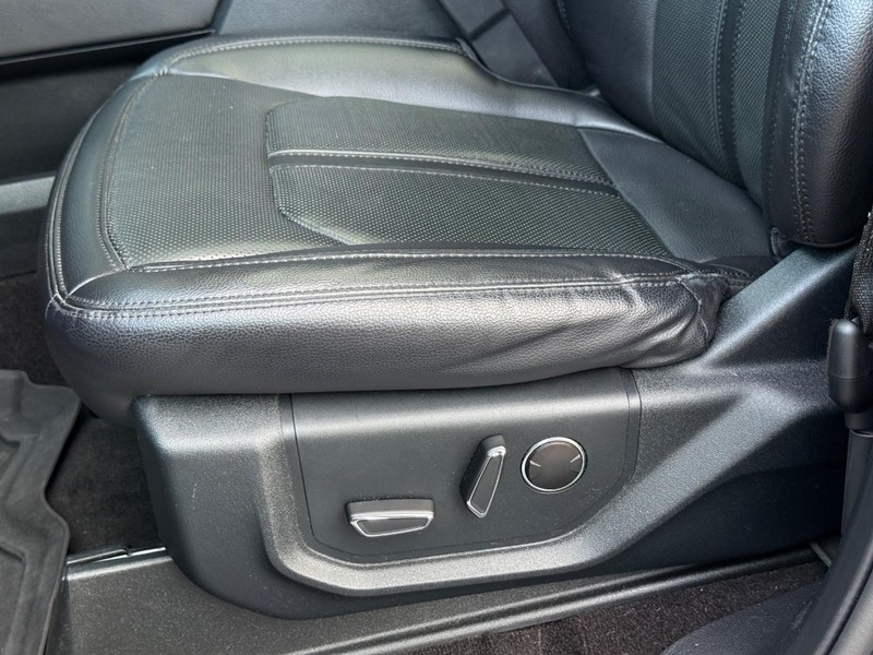 Ford Expedition Max Vehicle Full-screen Gallery Image 30