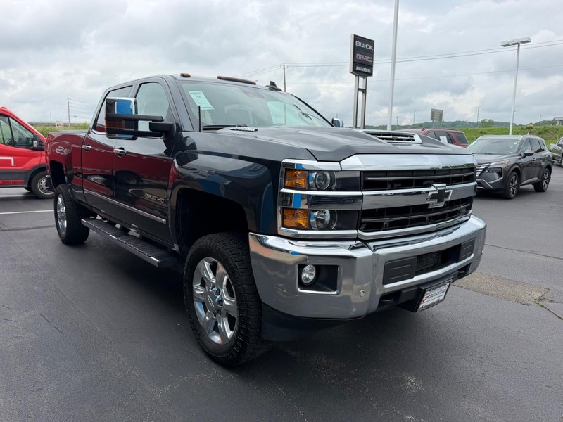 Chevrolet Silverado 2500HD Vehicle Full-screen Gallery Image 04