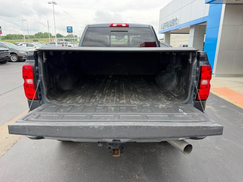 Chevrolet Silverado 2500HD Vehicle Full-screen Gallery Image 07