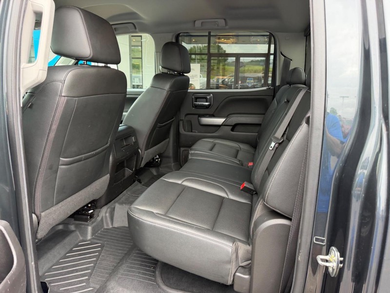 Chevrolet Silverado 2500HD Vehicle Full-screen Gallery Image 09