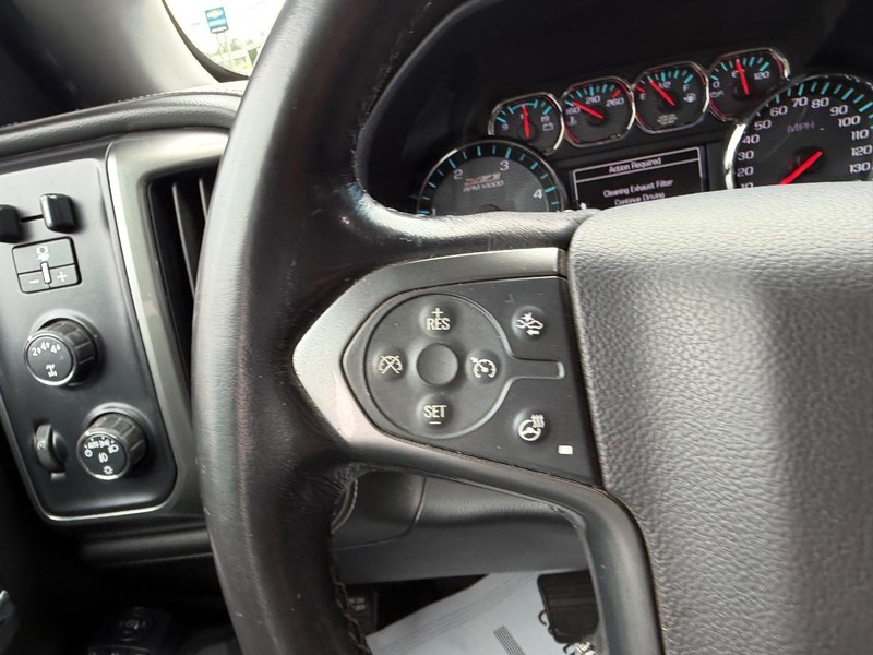 Chevrolet Silverado 2500HD Vehicle Full-screen Gallery Image 12