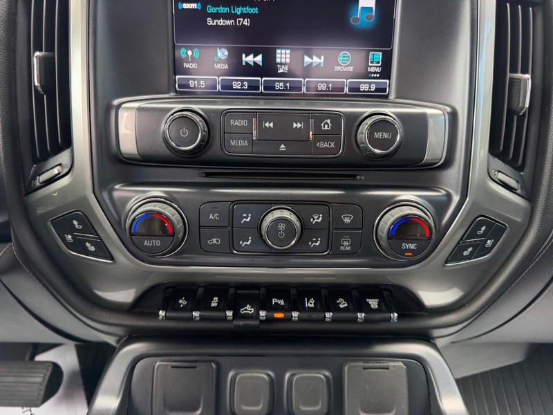 Chevrolet Silverado 2500HD Vehicle Full-screen Gallery Image 15