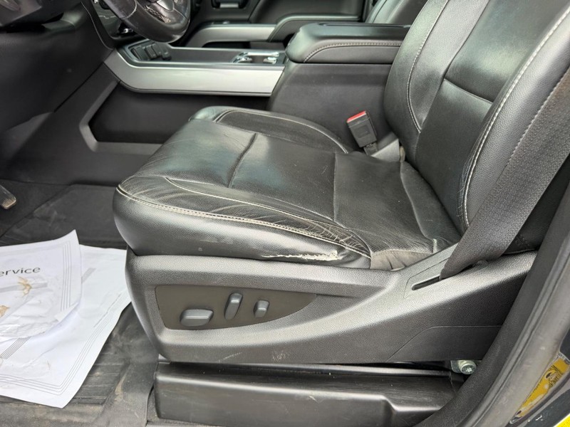 Chevrolet Silverado 2500HD Vehicle Full-screen Gallery Image 19