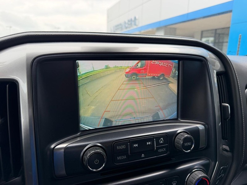 Chevrolet Silverado 2500HD Vehicle Full-screen Gallery Image 21