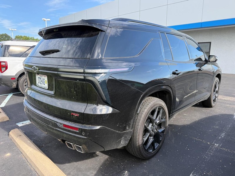 Chevrolet Traverse Vehicle Full-screen Gallery Image 02