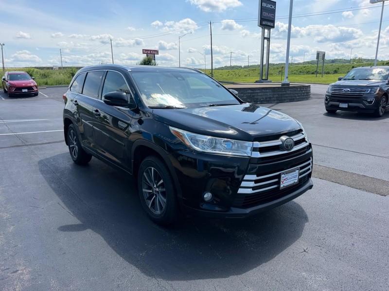 Toyota Highlander Vehicle Full-screen Gallery Image 04