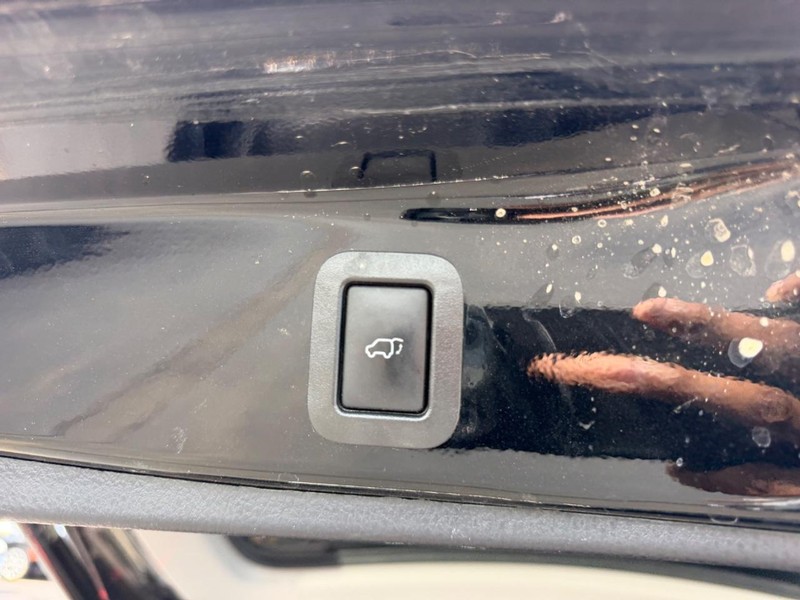 Toyota Highlander Vehicle Full-screen Gallery Image 08
