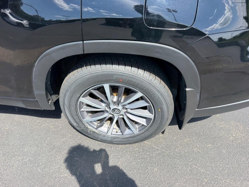 Toyota Highlander Vehicle Full-screen Gallery Image 09