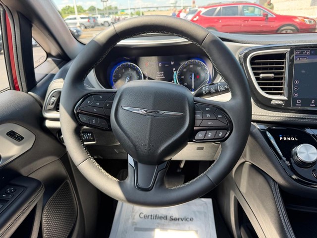 2025 Chrysler Pacifica Limited - Photo 15