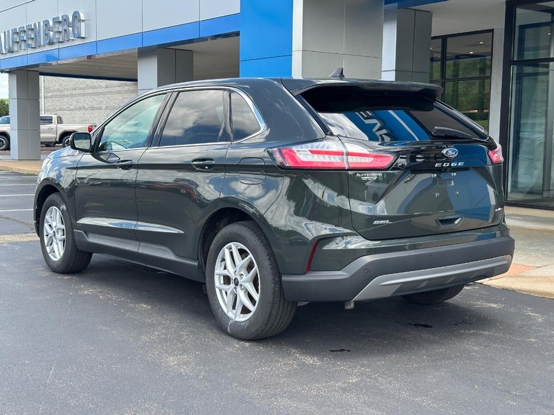 Ford Edge Vehicle Full-screen Gallery Image 03
