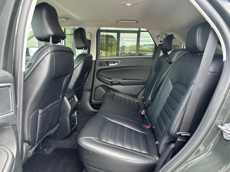 Ford Edge Vehicle Full-screen Gallery Image 10