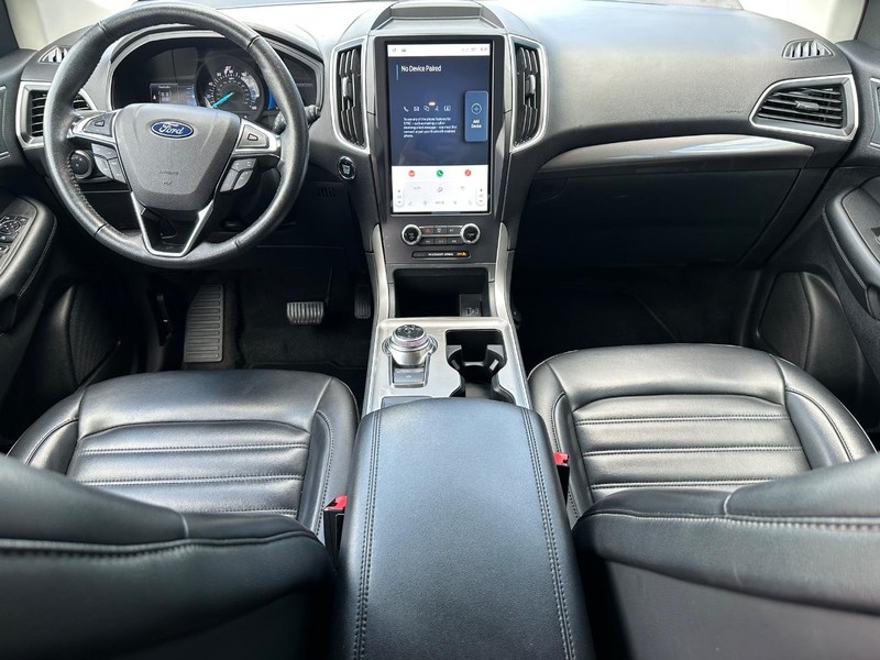 Ford Edge Vehicle Full-screen Gallery Image 11