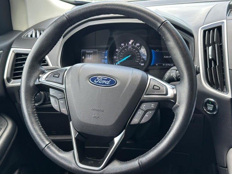 Ford Edge Vehicle Full-screen Gallery Image 12