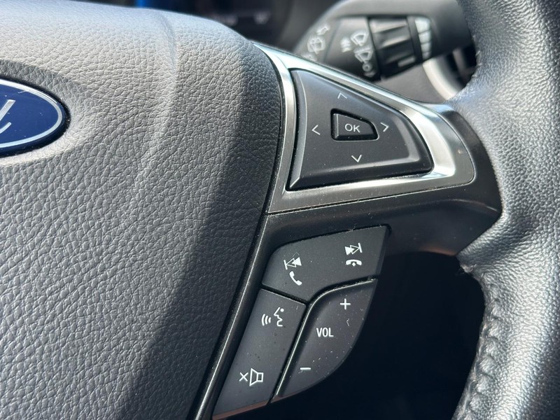 Ford Edge Vehicle Full-screen Gallery Image 14
