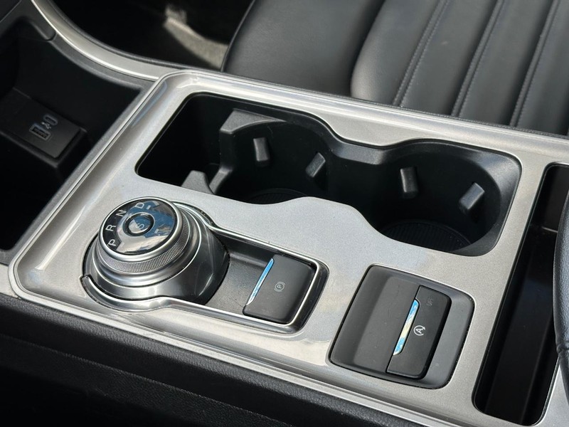 Ford Edge Vehicle Full-screen Gallery Image 19