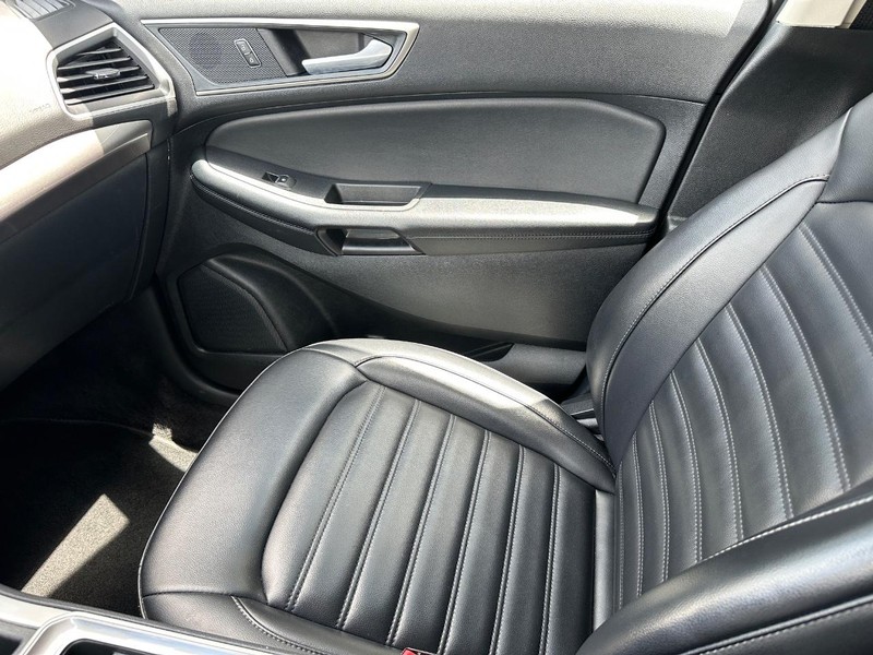 Ford Edge Vehicle Full-screen Gallery Image 20