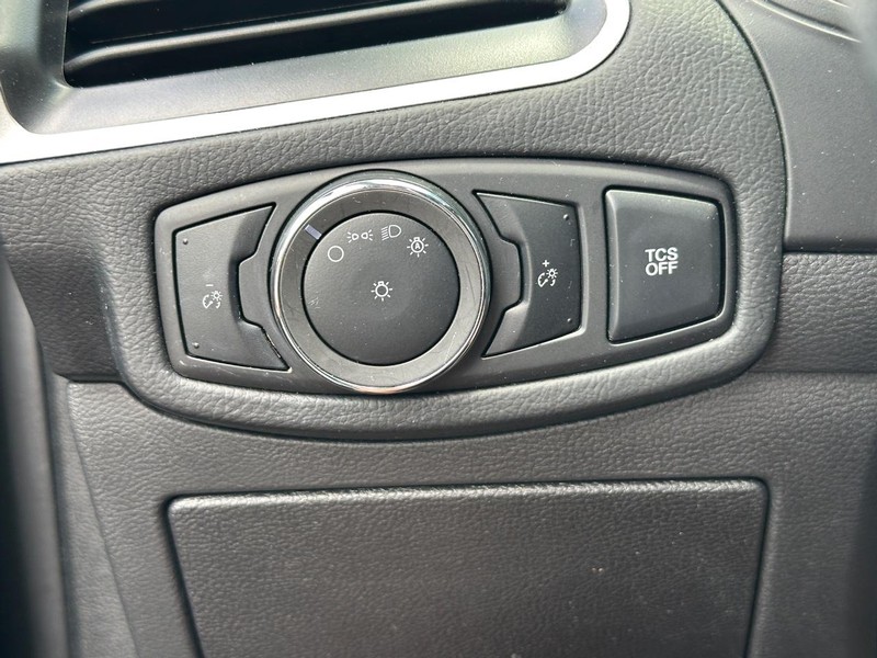 Ford Edge Vehicle Full-screen Gallery Image 22