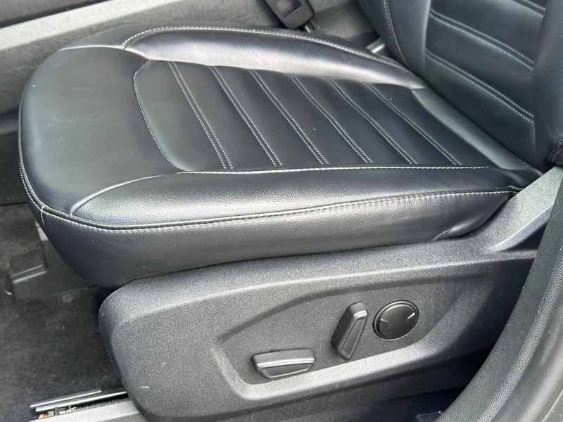 Ford Edge Vehicle Full-screen Gallery Image 24