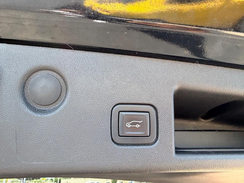 Chevrolet Equinox Vehicle Full-screen Gallery Image 08