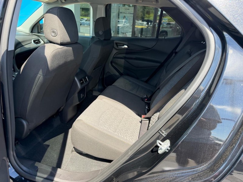 Chevrolet Equinox Vehicle Full-screen Gallery Image 10