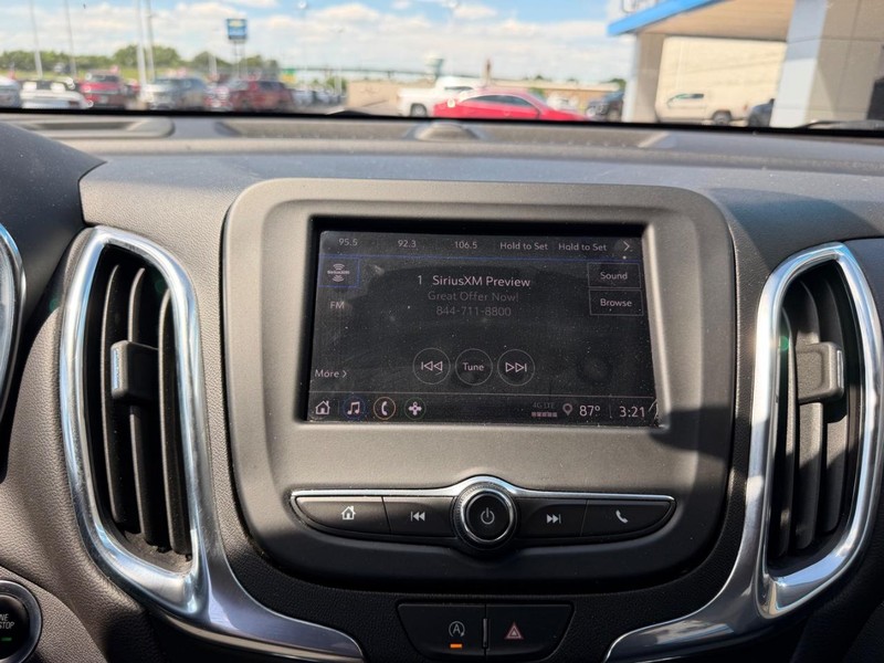 Chevrolet Equinox Vehicle Full-screen Gallery Image 15