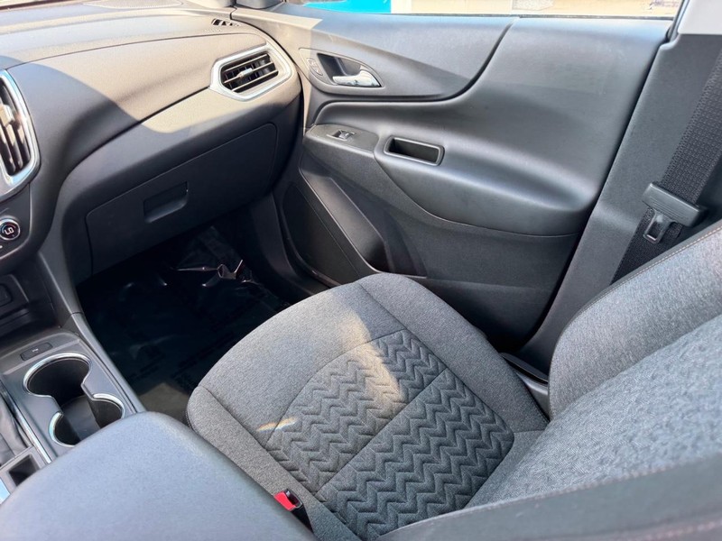 Chevrolet Equinox Vehicle Full-screen Gallery Image 18
