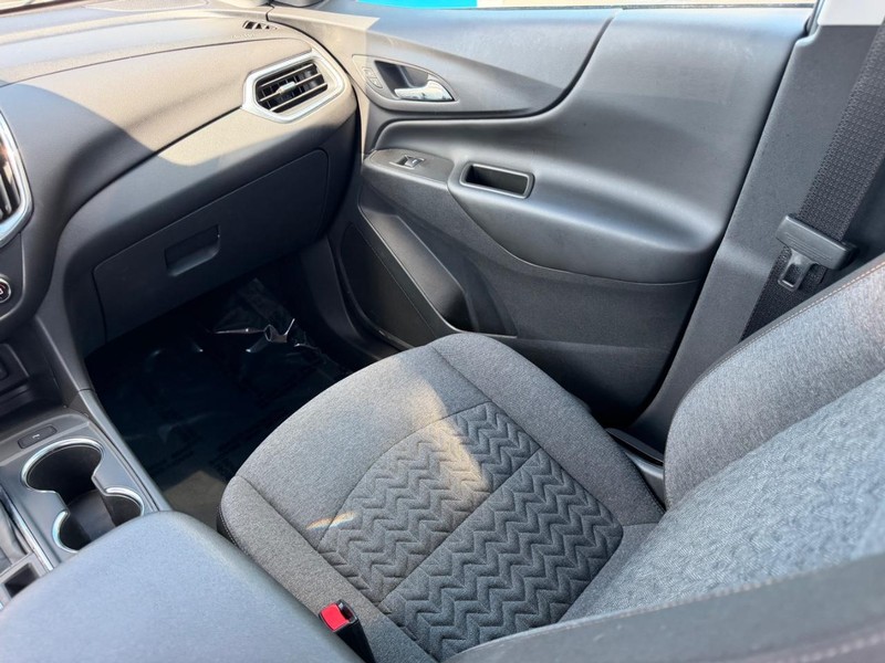 Chevrolet Equinox Vehicle Full-screen Gallery Image 19