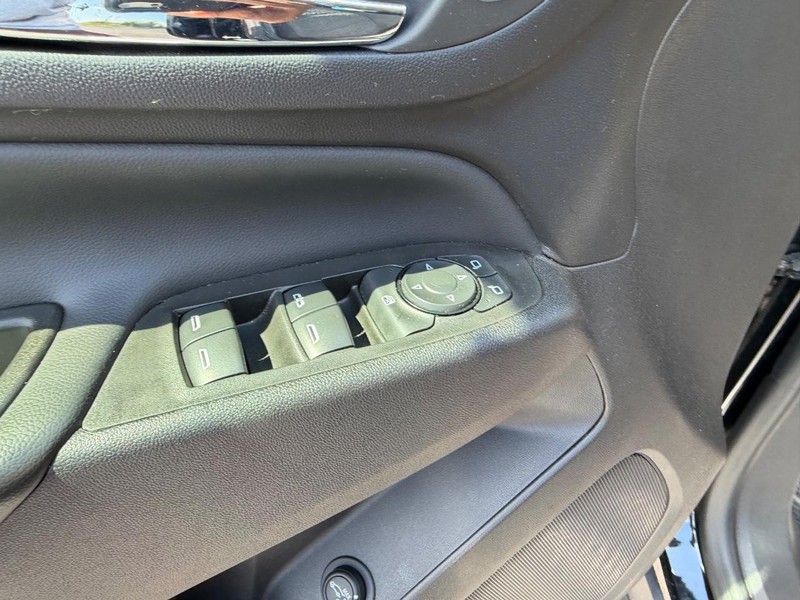 Chevrolet Equinox Vehicle Full-screen Gallery Image 20