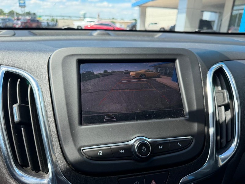 Chevrolet Equinox Vehicle Full-screen Gallery Image 23