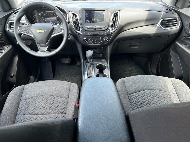 Chevrolet Equinox Vehicle Full-screen Gallery Image 11
