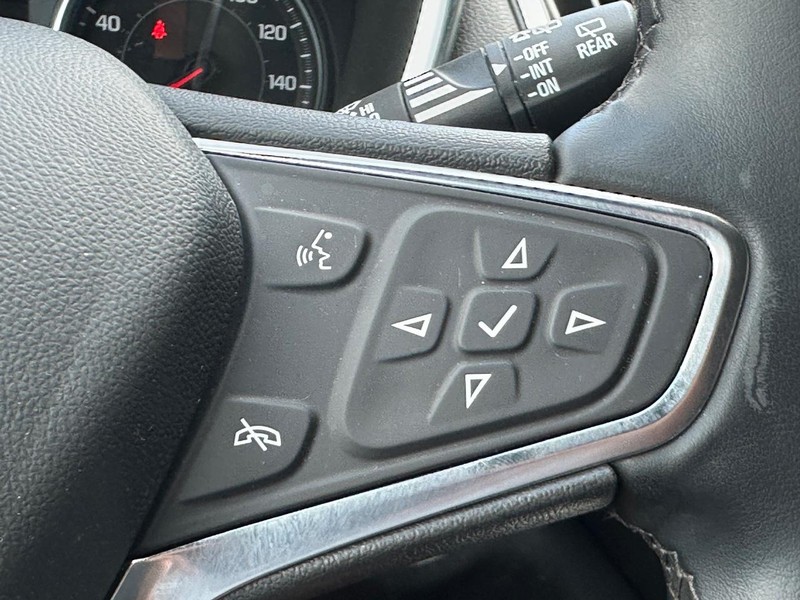 Chevrolet Equinox Vehicle Full-screen Gallery Image 14