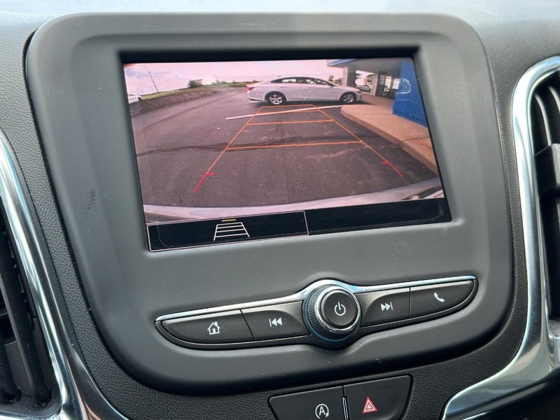 Chevrolet Equinox Vehicle Full-screen Gallery Image 17