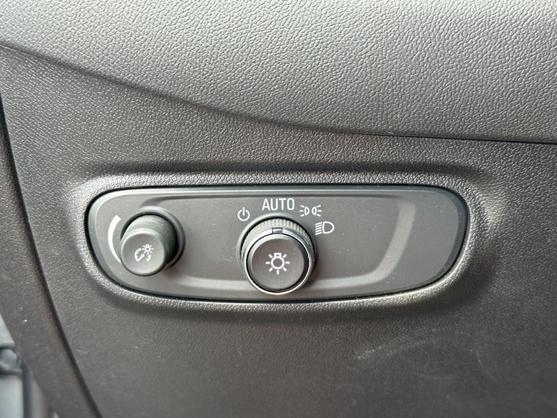 Chevrolet Equinox Vehicle Full-screen Gallery Image 22