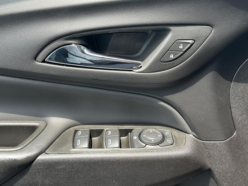 Chevrolet Equinox Vehicle Full-screen Gallery Image 23