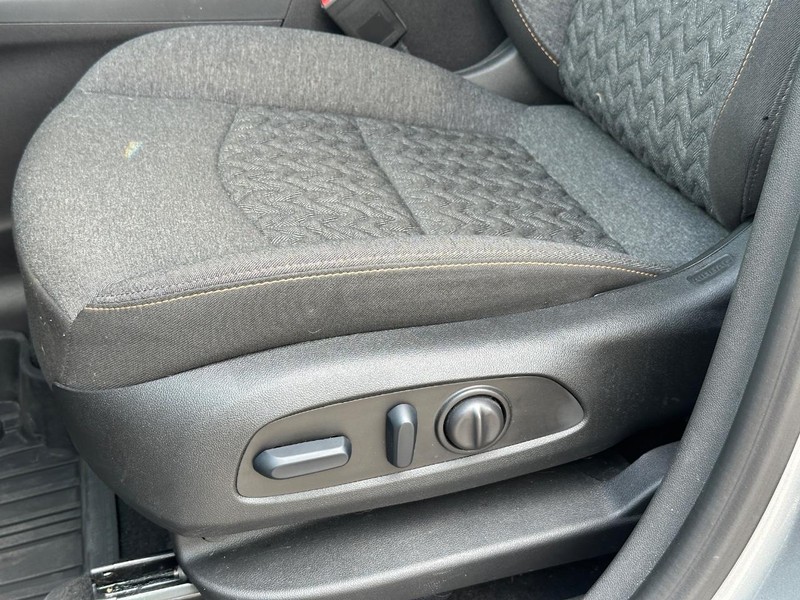 Chevrolet Equinox Vehicle Full-screen Gallery Image 24