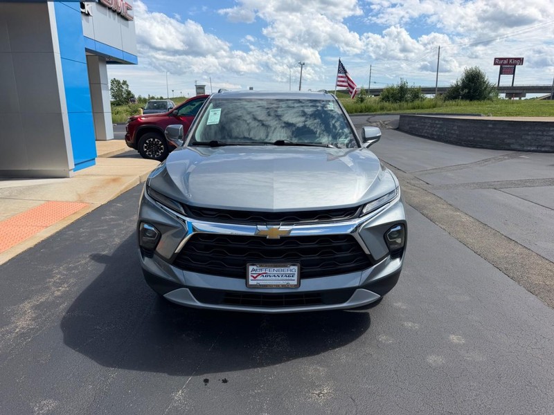 Chevrolet Blazer Vehicle Full-screen Gallery Image 03