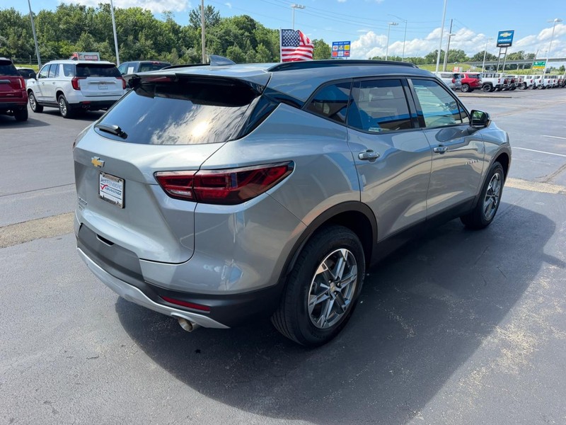Chevrolet Blazer Vehicle Full-screen Gallery Image 05